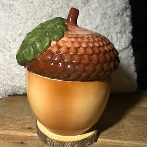 VTG Tele-flora Acorn bowl with oak leaf lid